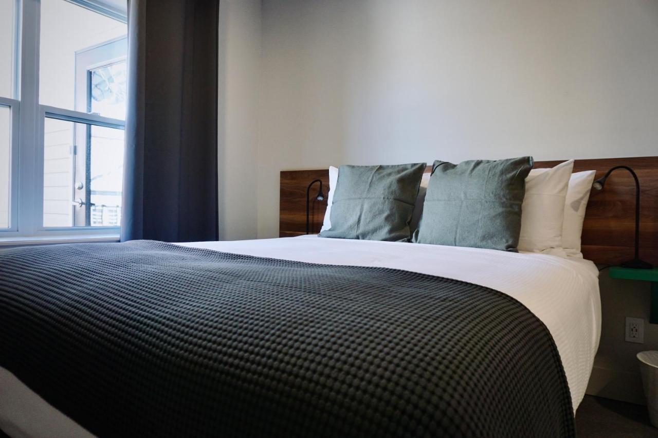 Morel Executive Suites Едмундстон Екстер'єр фото