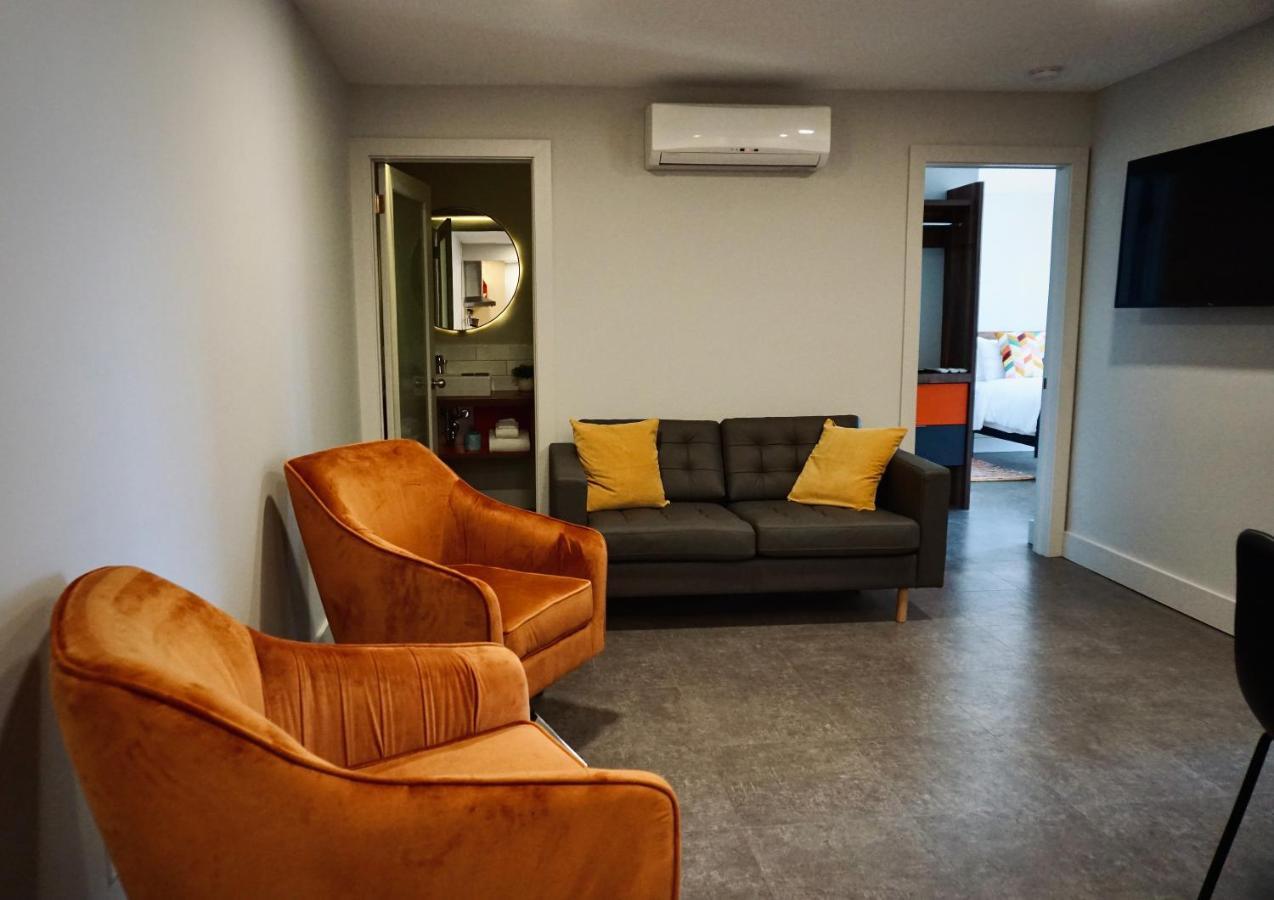 Morel Executive Suites Едмундстон Екстер'єр фото